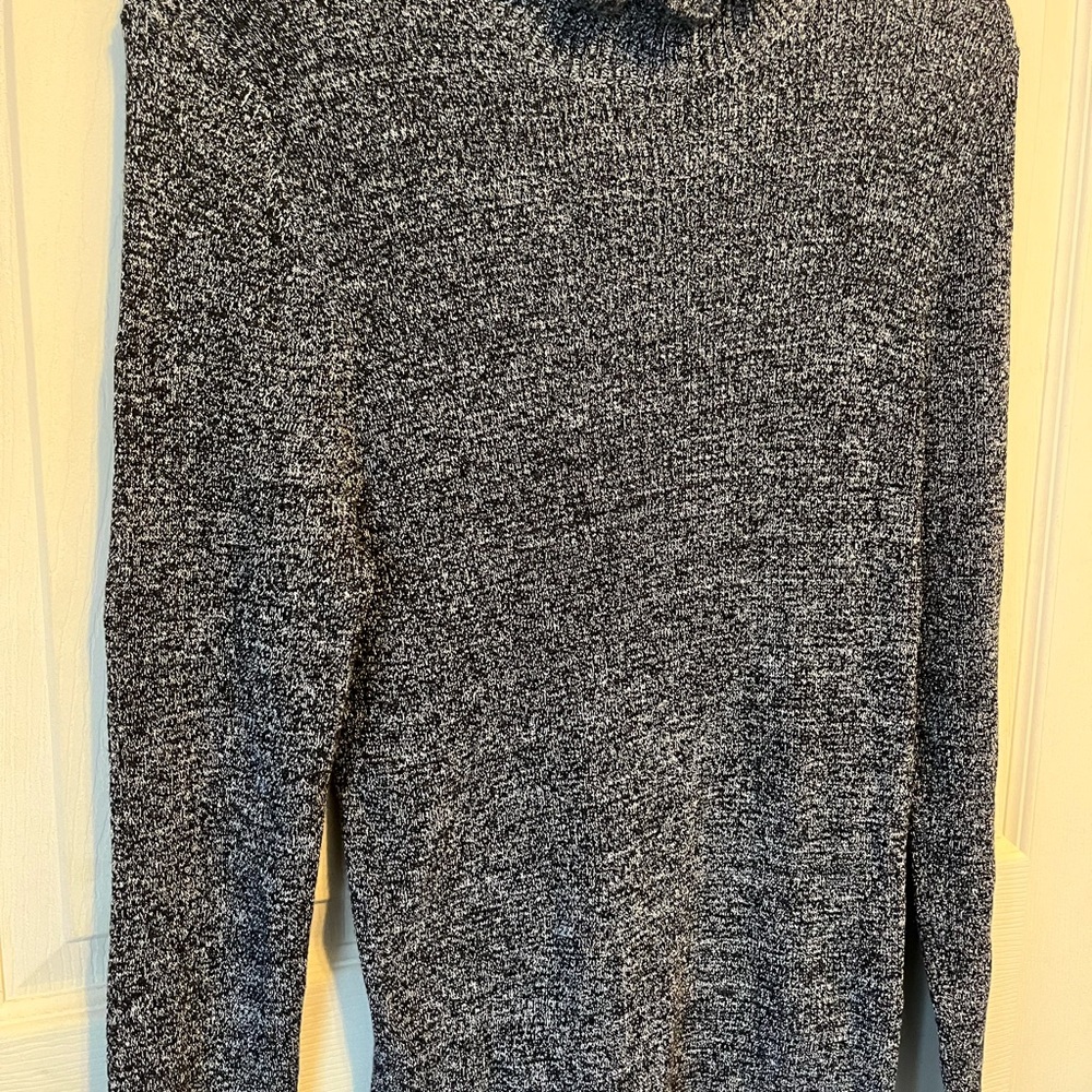 Women’s xl black and white patterned sweater